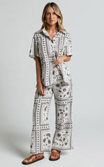 Ryleigh Shirt - Relaxed Short Sleeve Shirt in Mystic Print